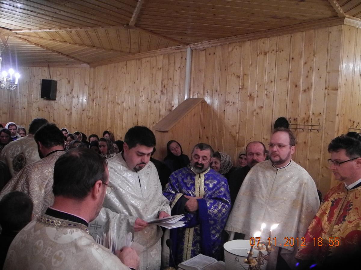 Hramul parohiei noastre"Sfintii Arhangheli Mihail si Gavriil" Albesti 2012