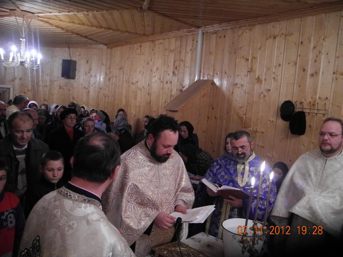 Hramul parohiei noastre"Sfintii Arhangheli Mihail si Gavriil" Albesti 2012
