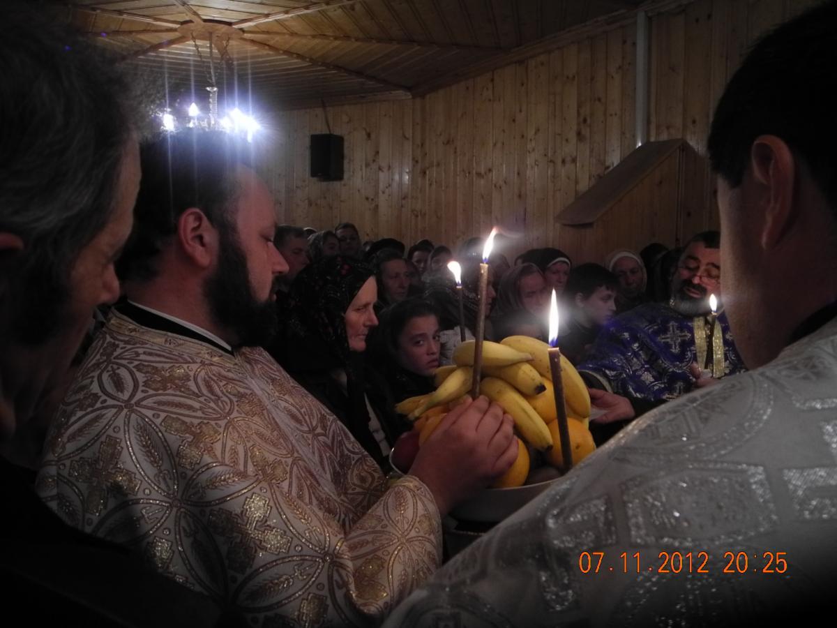 Hramul parohiei noastre"Sfintii Arhangheli Mihail si Gavriil" Albesti 2012