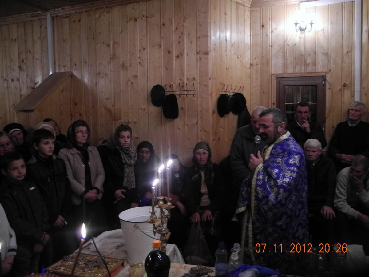 Hramul parohiei noastre"Sfintii Arhangheli Mihail si Gavriil" Albesti 2012