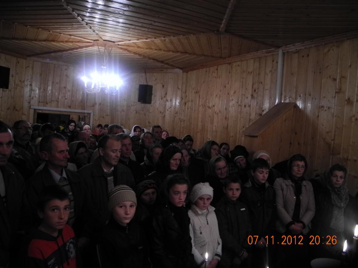 Hramul parohiei noastre"Sfintii Arhangheli Mihail si Gavriil" Albesti 2012