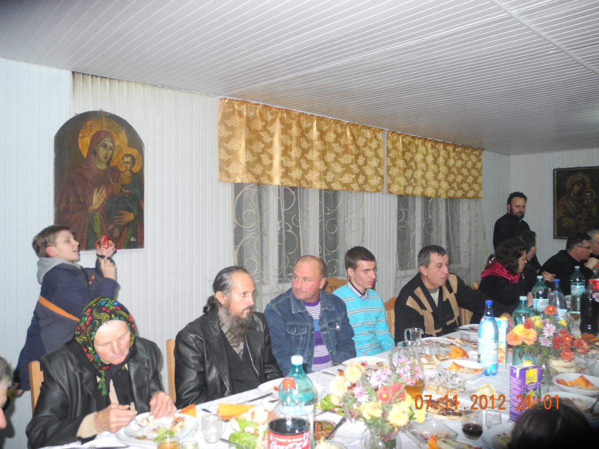 Hramul parohiei noastre"Sfintii Arhangheli Mihail si Gavriil" Albesti 2012
