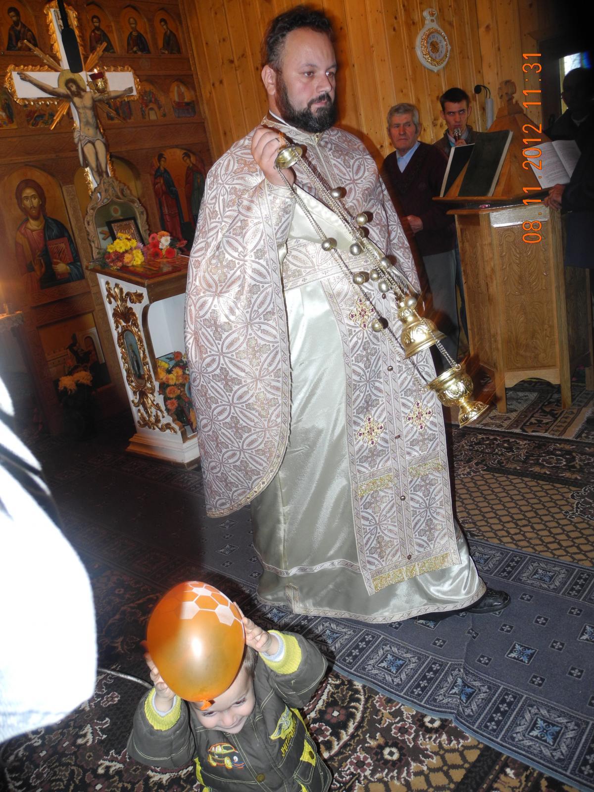 Hramul parohiei noastre"Sfintii Arhangheli Mihail si Gavriil" Albesti 2012
